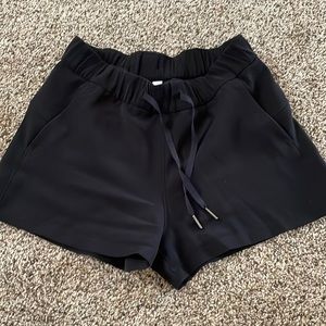 LULULEMON On The Fly MR Shorts